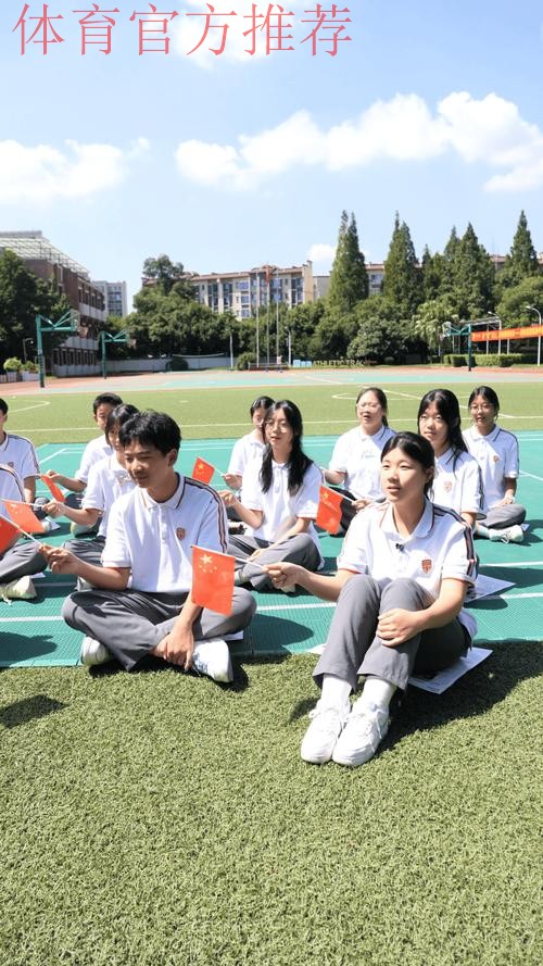 忠诚敬国旗 青春勇担当——中国国家女子足球队开展爱国主义主题教育活动